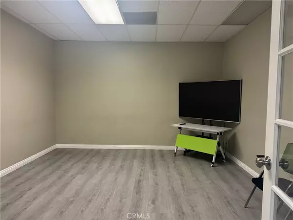 Arcadia, CA 91006,20 E Foothill BLVD #212