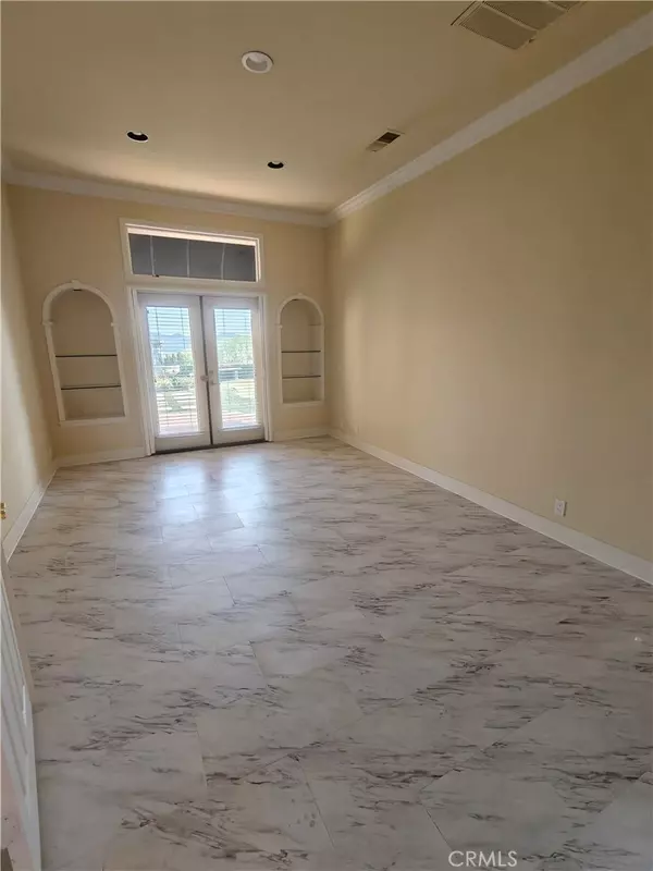 Yorba Linda, CA 92887,27900 Mount Hood WAY