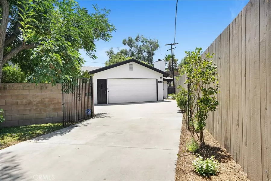 11940 Tiara ST, Valley Village, CA 91607