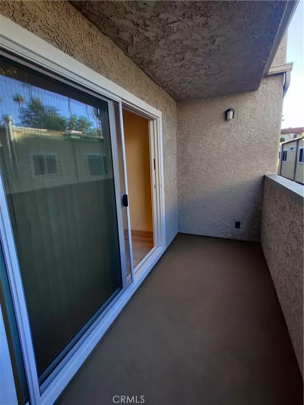 Glendale, CA 91201,1030 Winchester AVE #204