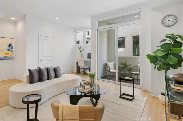 Los Angeles, CA 90034,3306 Aria LN