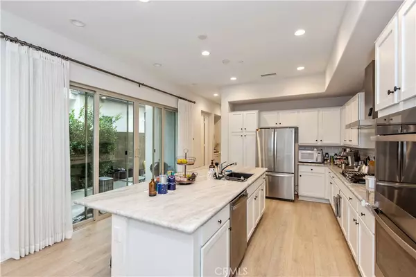 Irvine, CA 92618,153 Spectacle