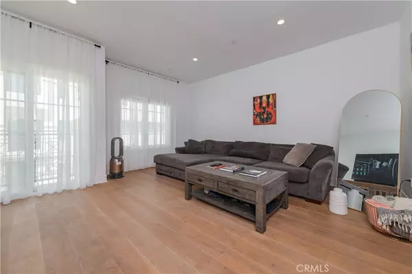 Pasadena, CA 91101,288 S Oakland Ave #211