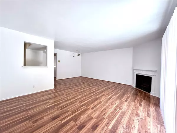 Sherman Oaks, CA 91423,13512 Moorpark ST #103