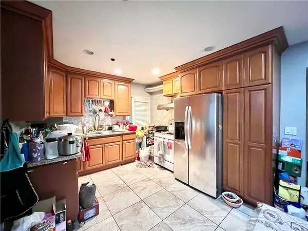 Fontana, CA 92335,8636 Cypress AVE