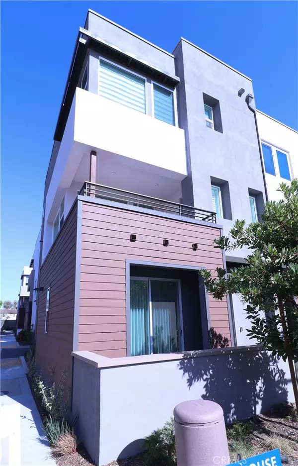 Santa Ana, CA 92705,681 S Lyon St