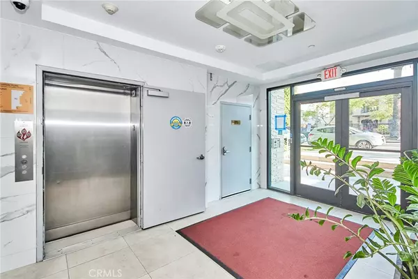 Los Angeles, CA 90005,2939 Leeward Avenue #512