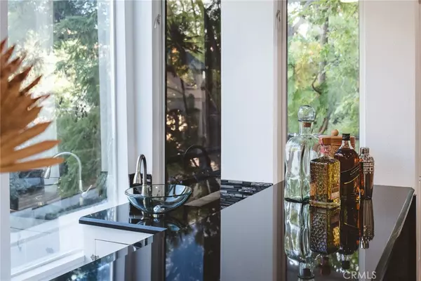 Los Angeles, CA 90077,1833 Roscomare RD