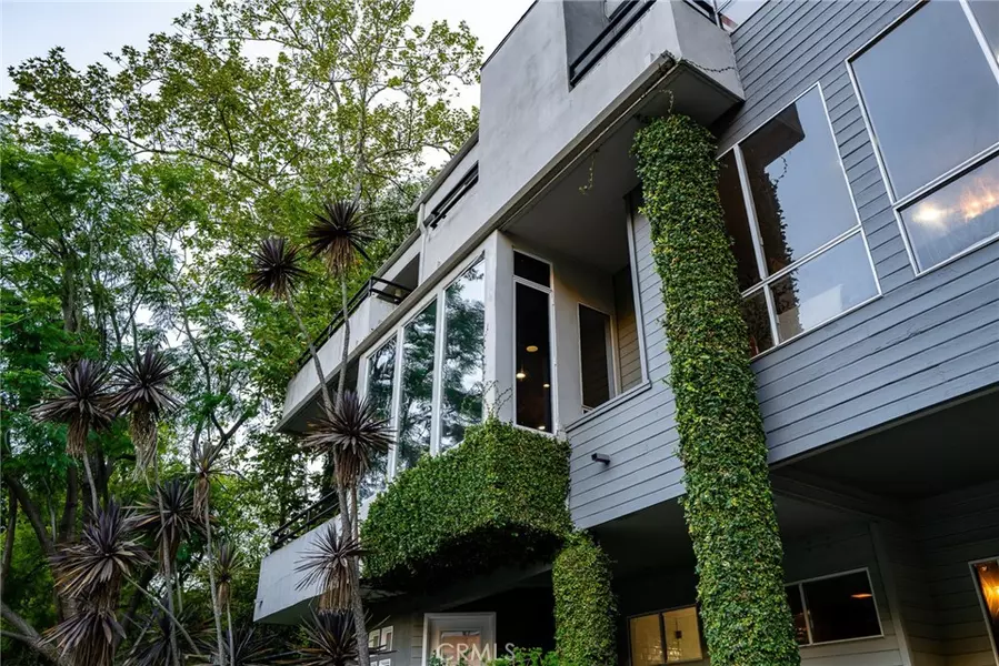 1833 Roscomare RD, Los Angeles, CA 90077