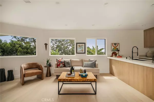 Los Angeles, CA 90027,3950 Franklin AVE