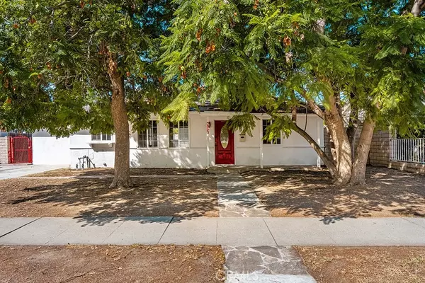 7237 Anatola AVE,  Lake Balboa,  CA 91406