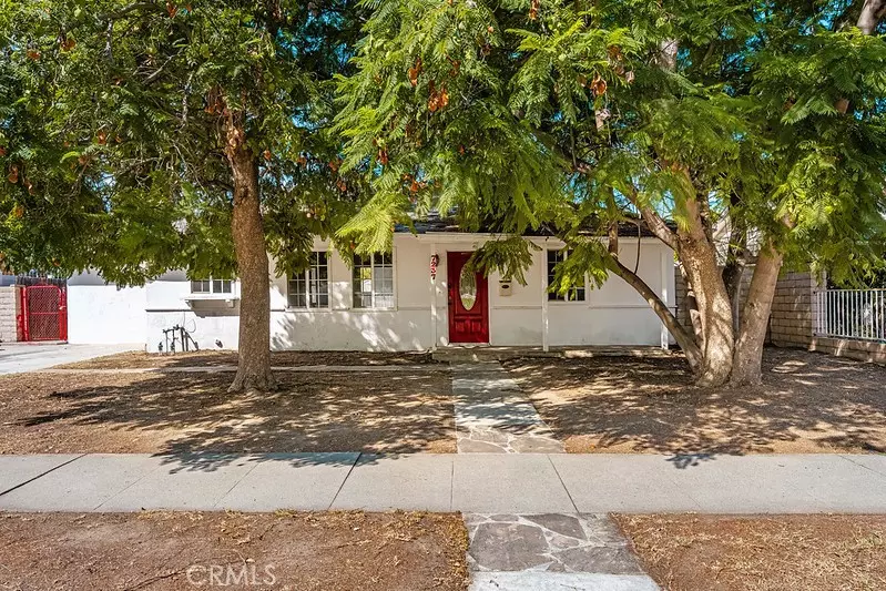 7237 Anatola AVE, Lake Balboa, CA 91406