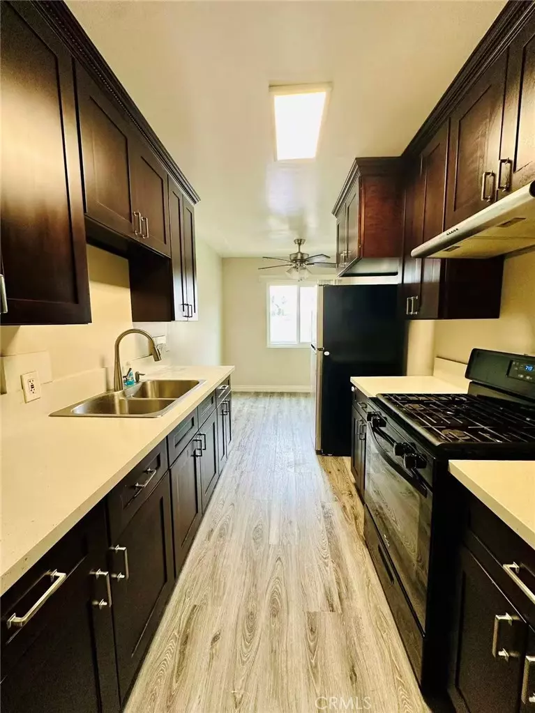 Azusa, CA 91702,933 N Alameda AVE #5