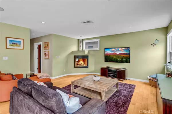 Burbank, CA 91505,2909 W Clark AVE