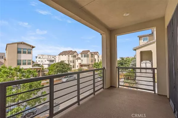 Irvine, CA 92618,185 Frame