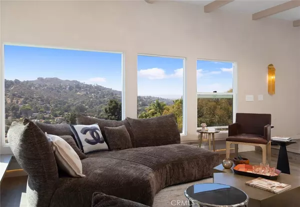 Los Angeles, CA 90068,3233 Tareco DR