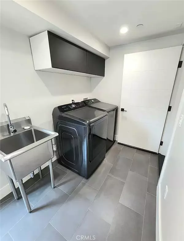 Los Angeles, CA 90046,807 N Detroit ST