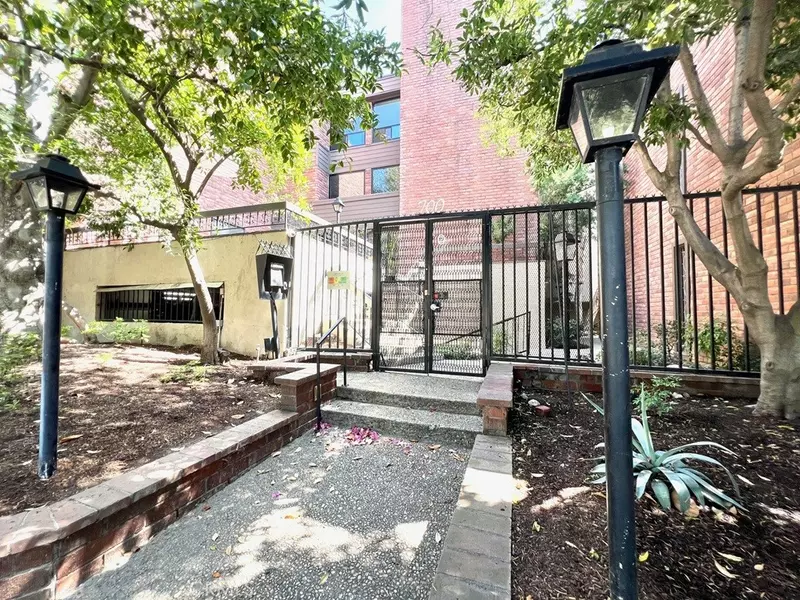 700 S Lake AVE #111, Pasadena, CA 91106