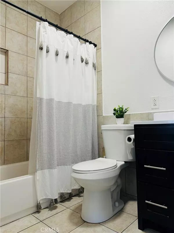 Los Angeles, CA 90011,533 E 36th