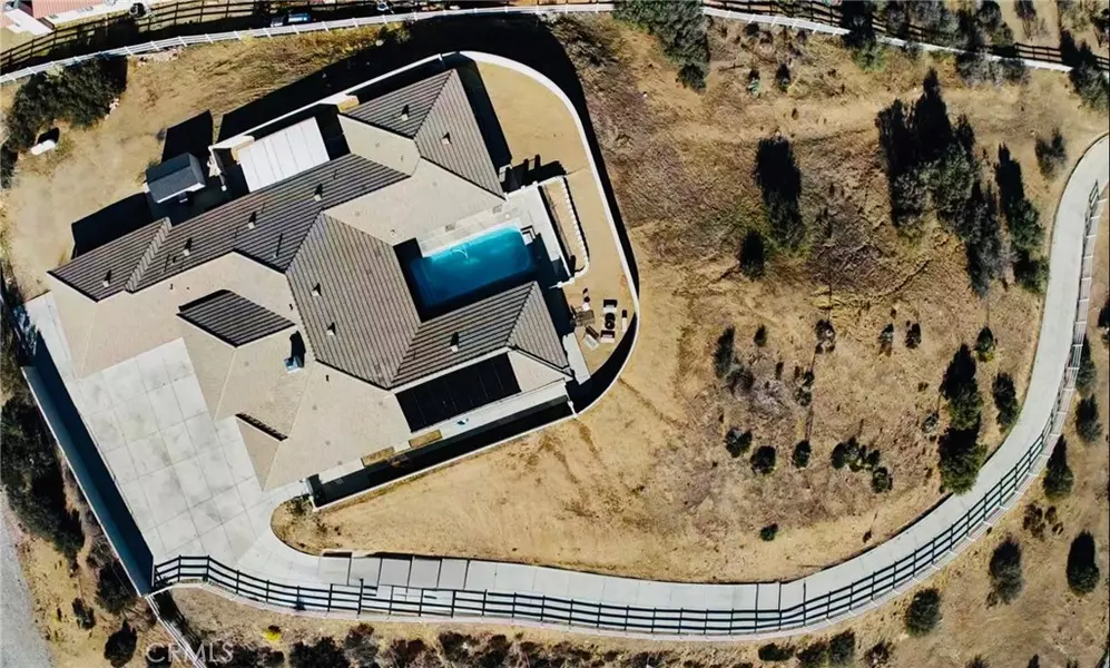 10180 Buffalo RD, Oak Hills, CA 92344