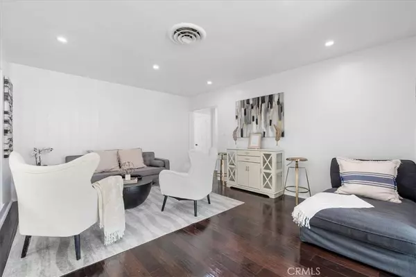 Reseda, CA 91335,8131 Garden Grove