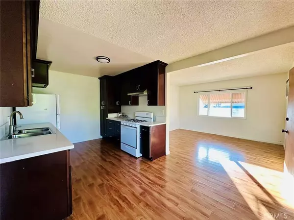 933 N Alameda AVE #6, Azusa, CA 91702