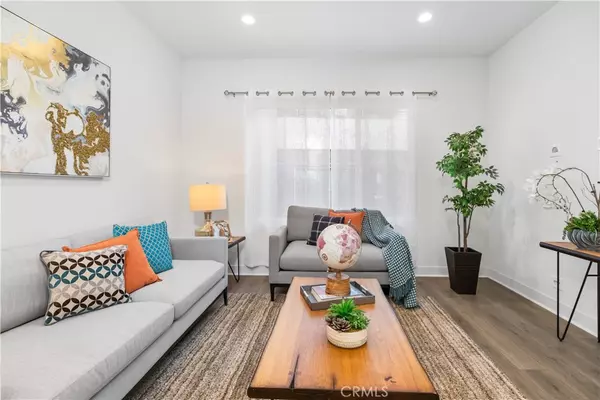 Irvine, CA 92618,121 Novel