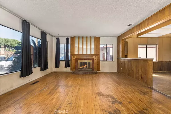 Bellflower, CA 90706,9044 Oak ST