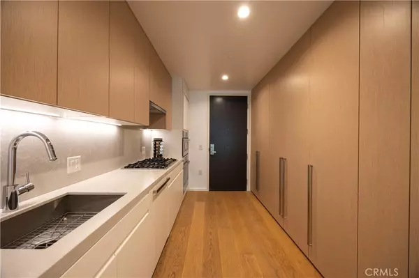 Los Angeles, CA 90017,877 Francisco ST #1622