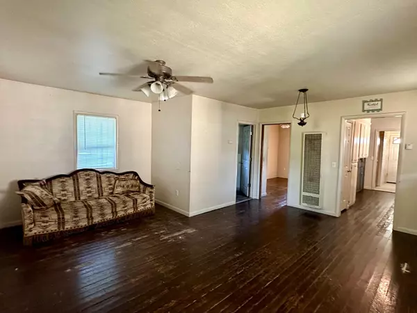 Vinita, OK 74301,437 S Scraper ST Street