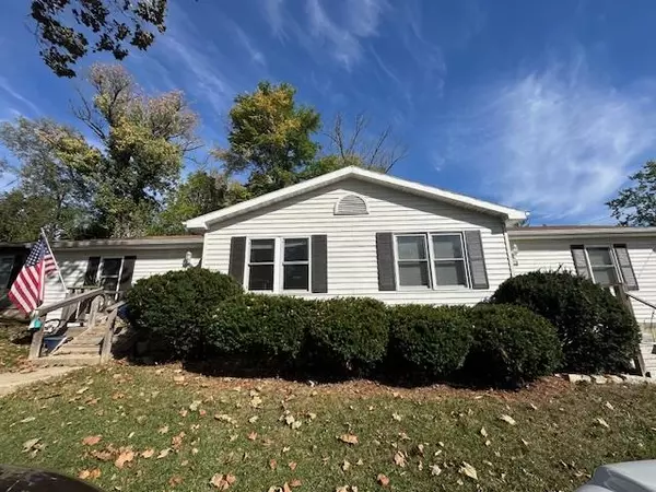 996-996 1/2 W 21st St, Connersville, IN 47331