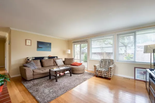 North Vancouver, BC V7J 2T1,1876 Beaulynn PL