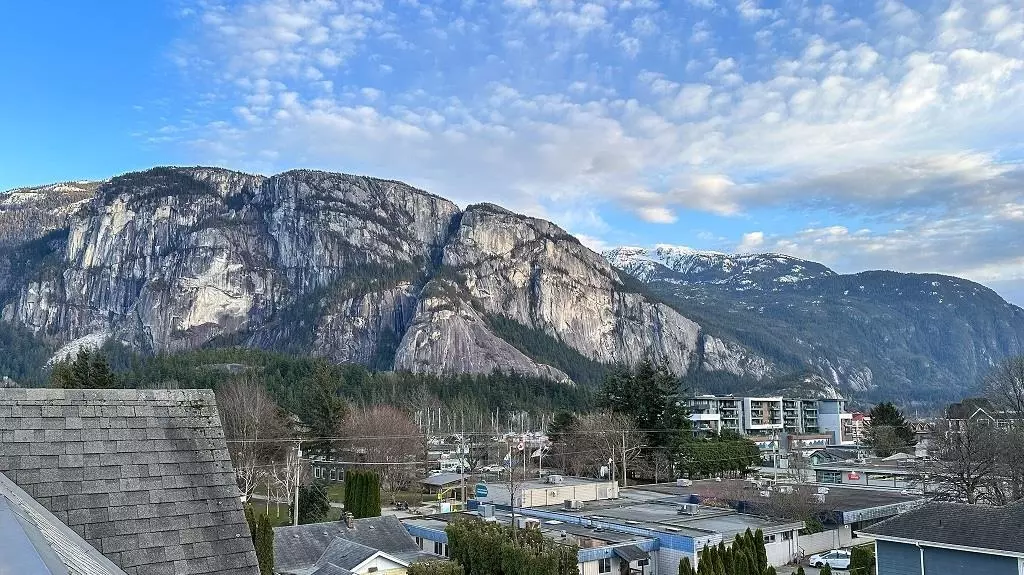 Squamish, BC V8B 0B6,1310 Victoria ST #401