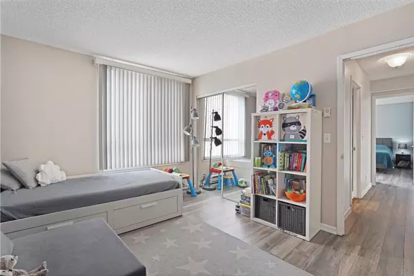 Coquitlam, BC V3K 6R7,551 Austin AVE #201