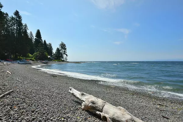 Roberts Creek, BC V0N 2W2,3757 Beach AVE