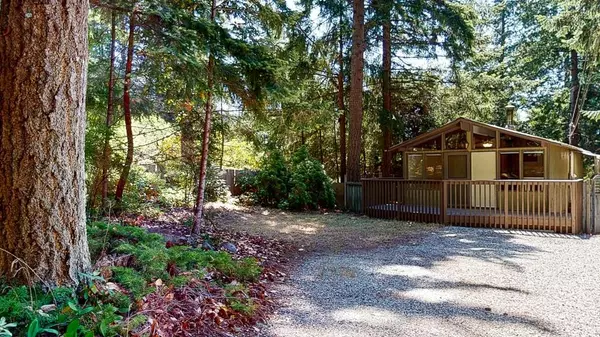 Halfmoon Bay, BC V7Z 0H8,8115 Frances RD