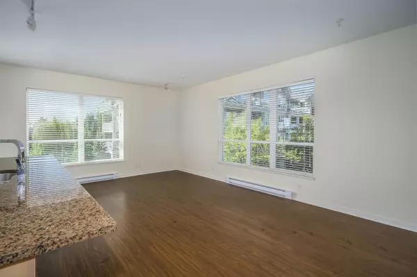 Surrey, BC V4N 6J8,6450 194 ST #207