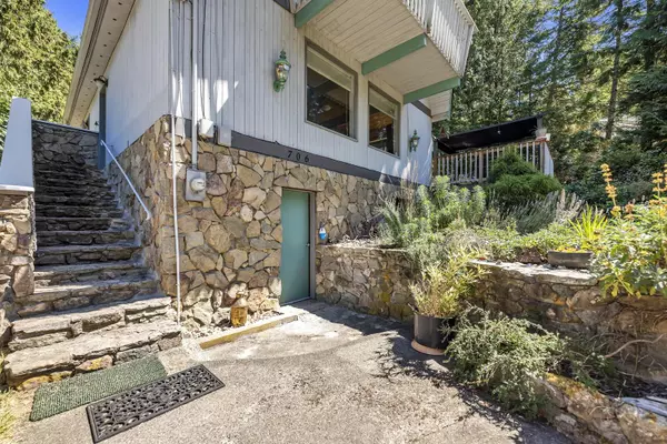 Mayne Island, BC V0N 2J1,706 Charter RD