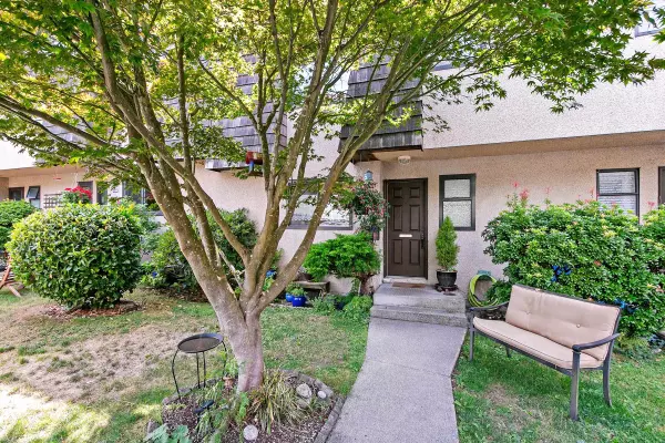 North Vancouver, BC V7J 2H2,1096 Premier ST