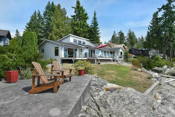 Roberts Creek, BC V0N 2W2,3691 Beach AVE