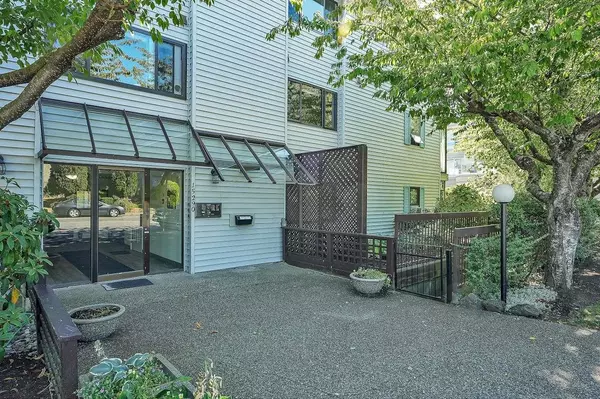 White Rock, BC V4B 2L2,15290 Thrift AVE #306