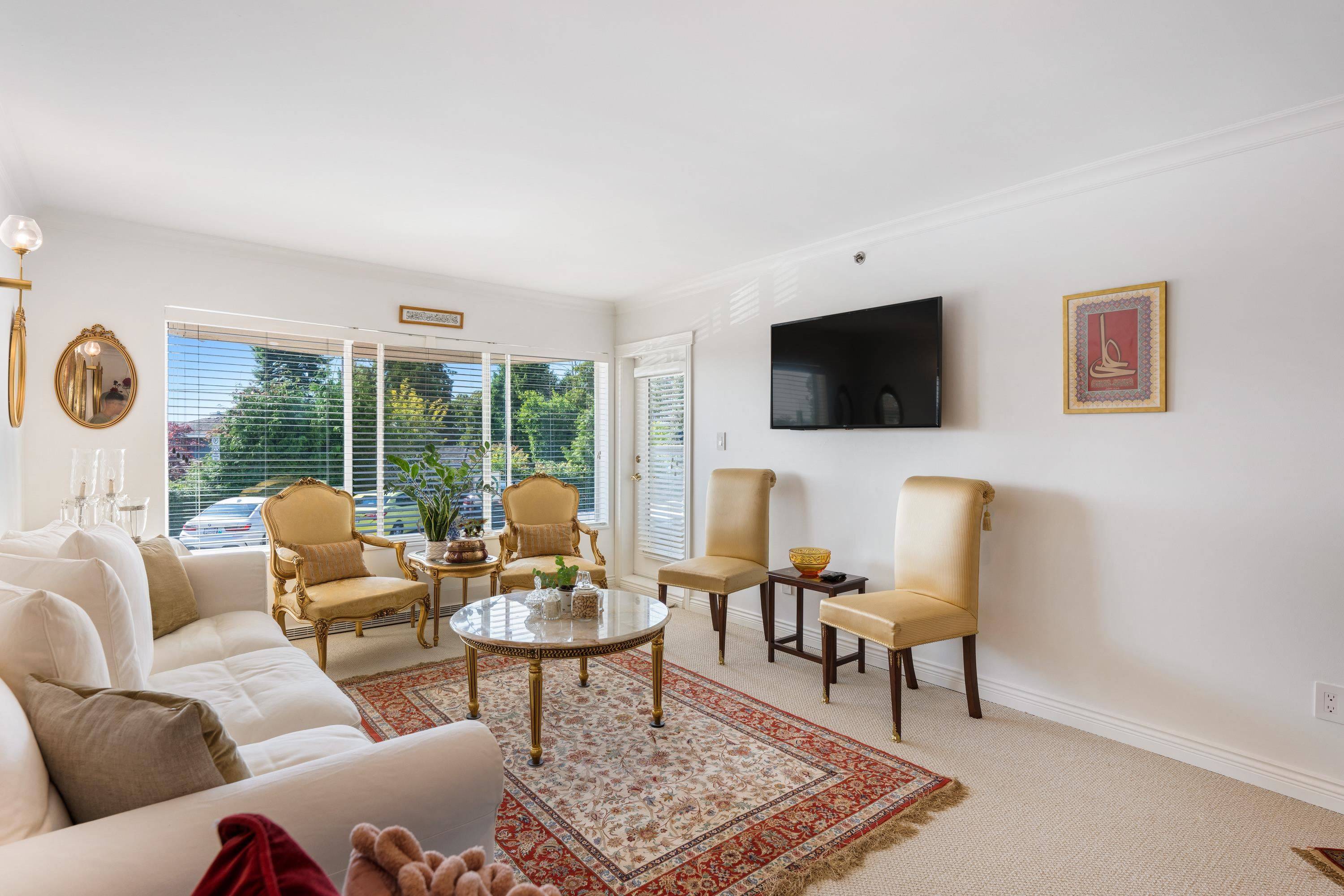 West Vancouver, BC V7V 1E1,2455 S Bellevue AVE #101