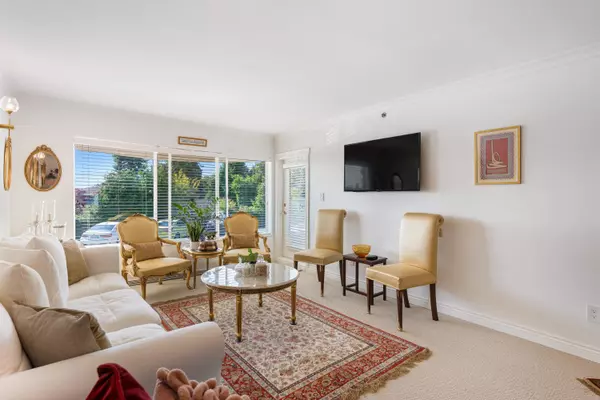 West Vancouver, BC V7V 1E1,2455 S Bellevue AVE #101