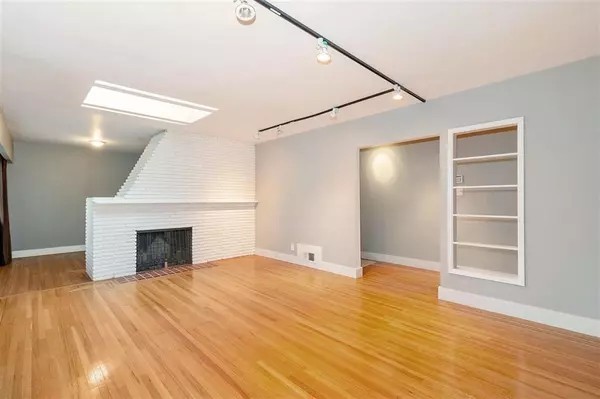 North Vancouver, BC V7M 2C9,453 W 24th ST