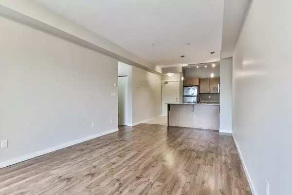 Surrey, BC V3T 0B8,13789 107a AVE #423