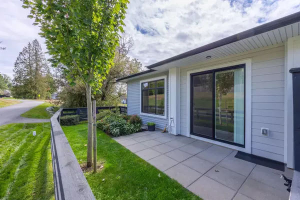 Surrey, BC V3S 0A9,15235 Sitka DR #23