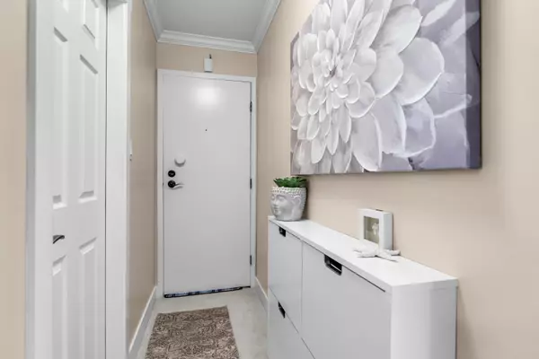 White Rock, BC V4B 4B3,1331 Fir ST #301