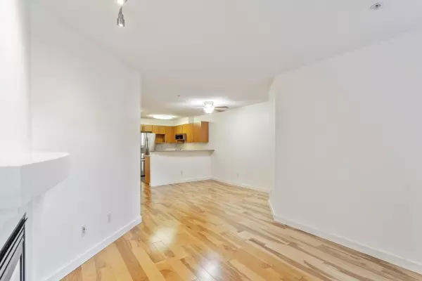 North Vancouver, BC V7K 3E2,1150 E 29th ST #104