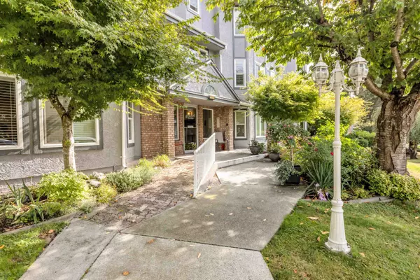 White Rock, BC V4B 4B2,1378 Fir ST #204
