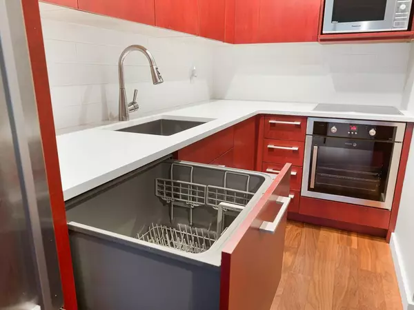 Burnaby, BC V5H 4E9,4194 Maywood ST #303